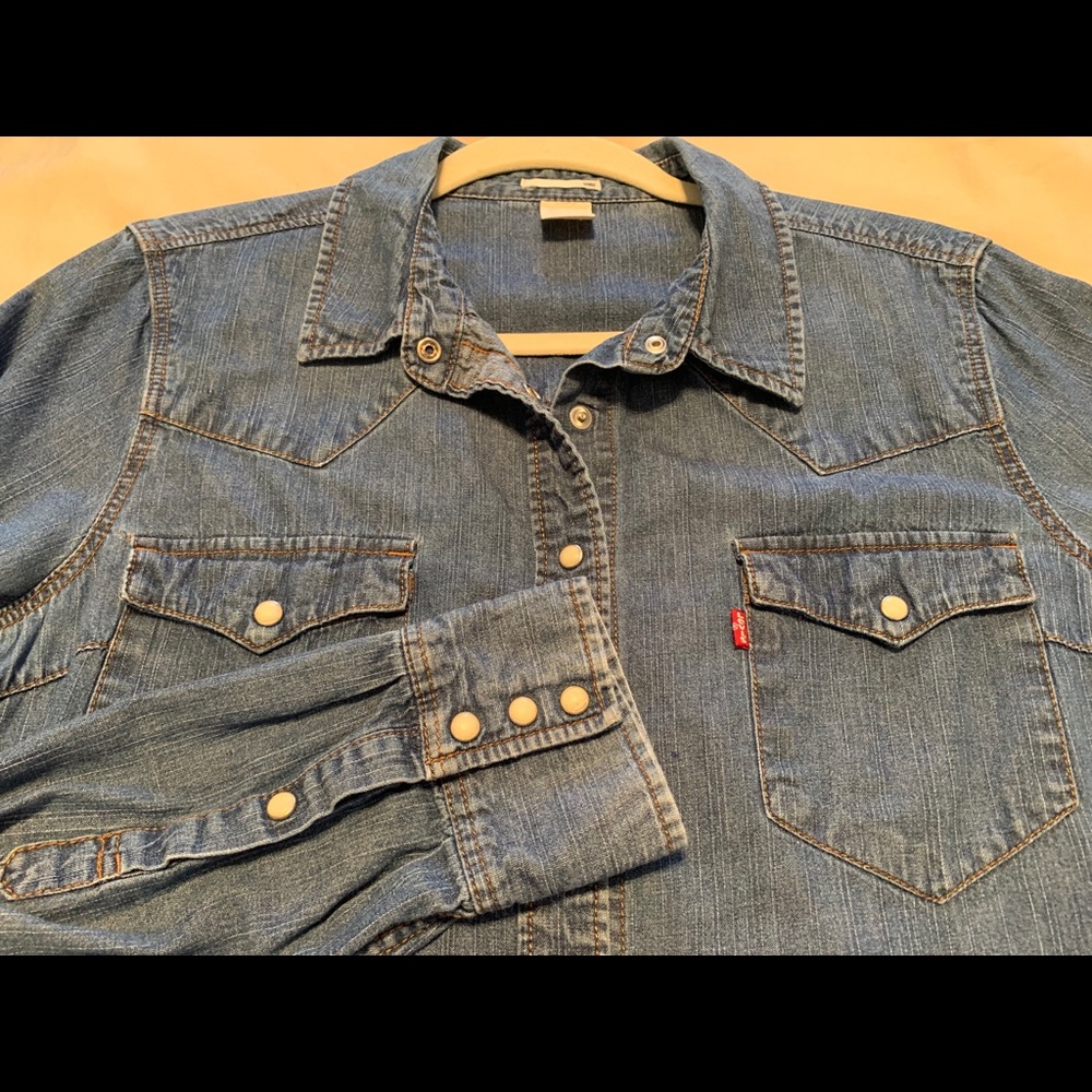 Levi’s chambray denim long sleeve shirt